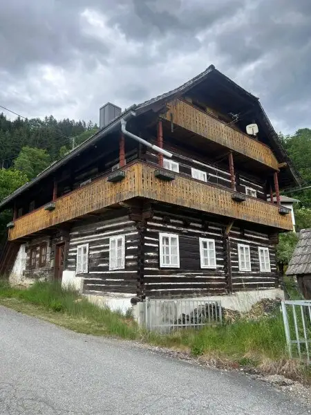 Charmantes Bauernhaus in Himmelberg WFL 100m², Baugrund 563 m² renovierungsbedürftig, € 129.000