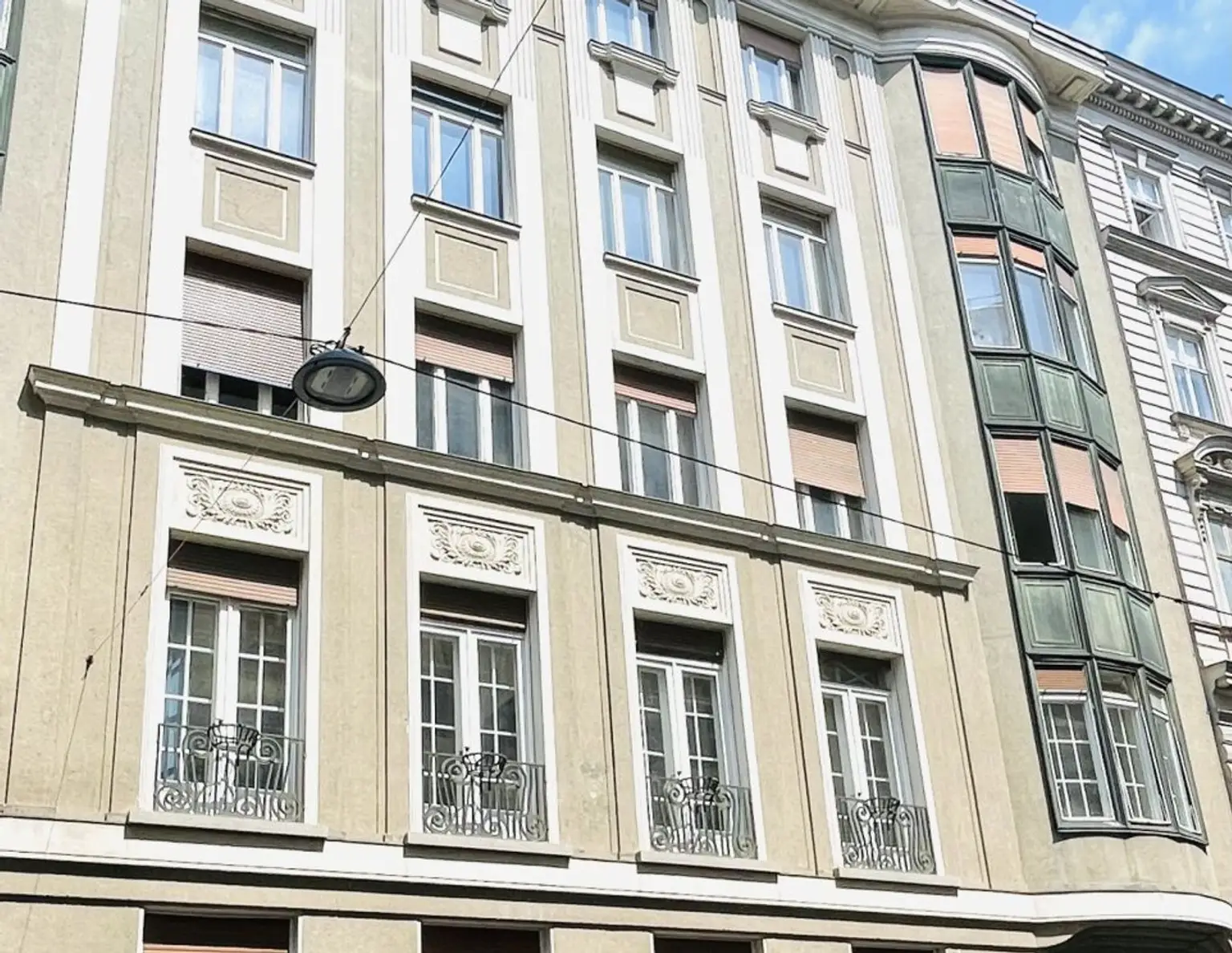 Stilvolle 6-Zimmer Wohnung mit Altbau-Flair, in bester Lage zu mieten!