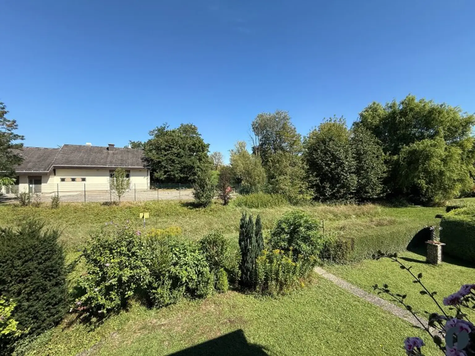 Idyllisch gelegenes Badhaus auf Doppelparzelle
