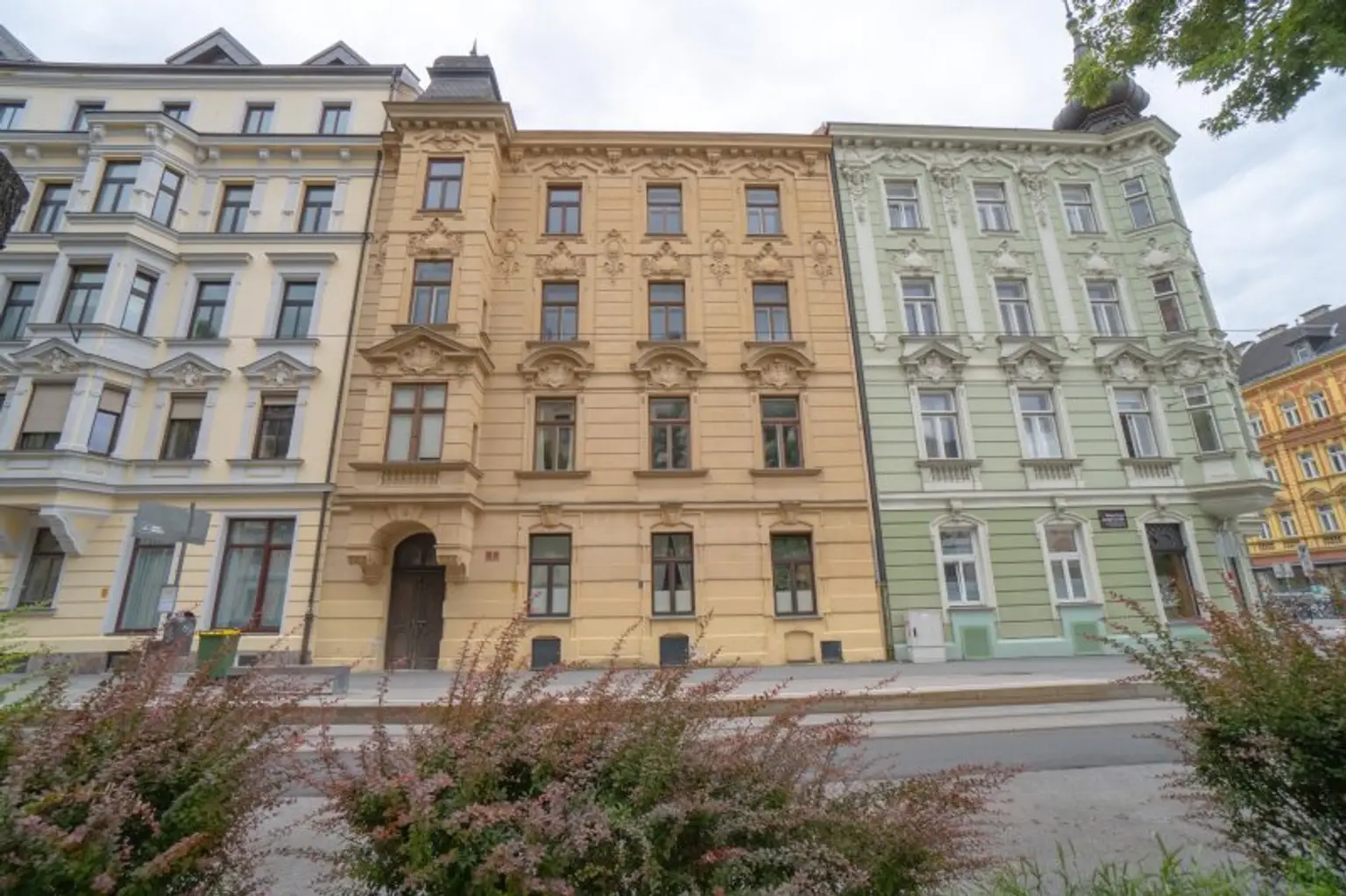 Sanierungsbedürftige 2-Zimmer-Wohnung in Saggen mit Entwicklungspotenzial