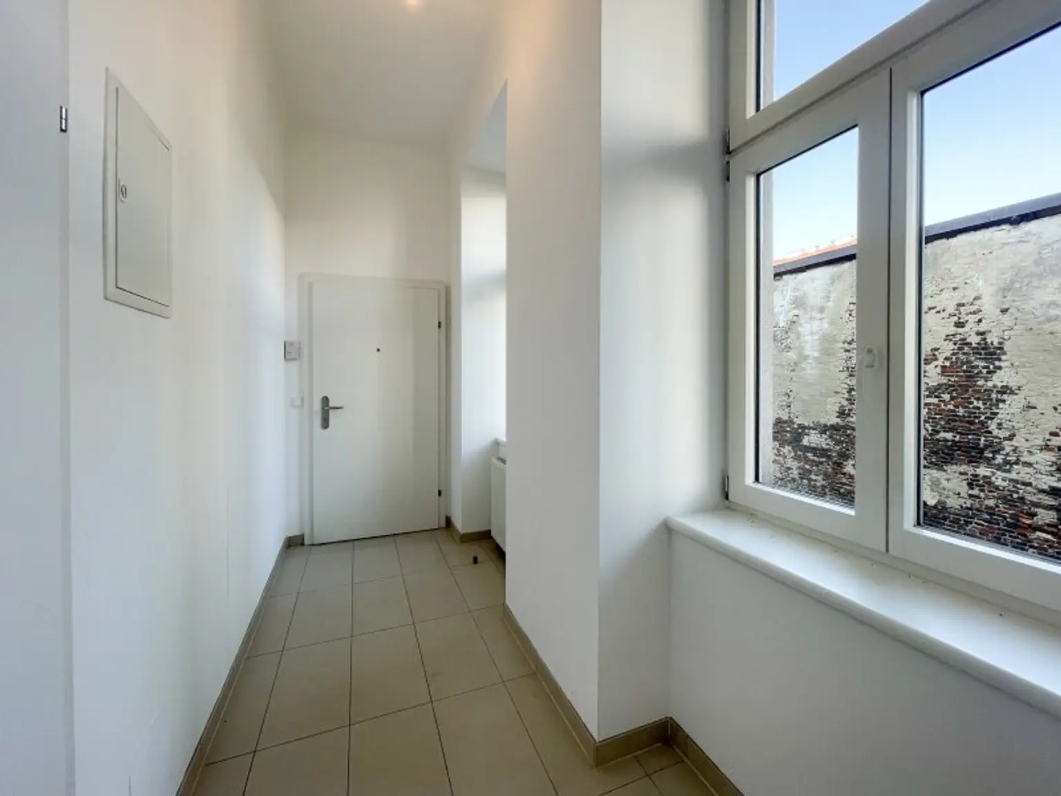 ALTBAUWOHNUNG MIT HOFSEITIGEM BALKON: 3 Zimmer inkl. Küche