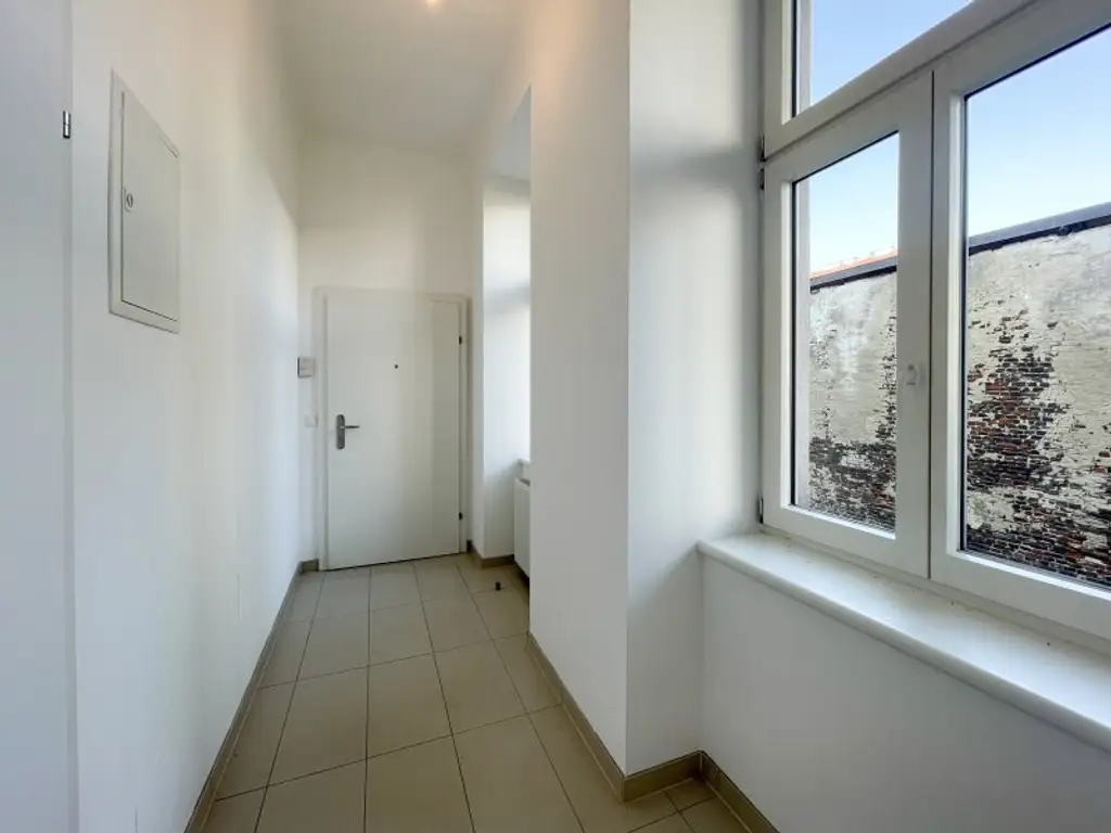 ALTBAUWOHNUNG MIT HOFSEITIGEM BALKON: 3 Zimmer inkl. Küche