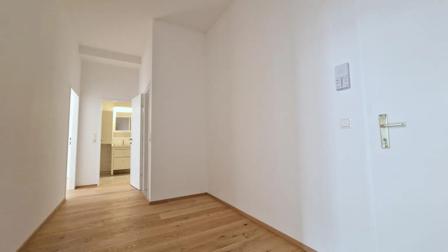 Stilvolle 2-Zimmer-Altbauwohnung im Zentrum – Erstbezug nach Generalsanierung!