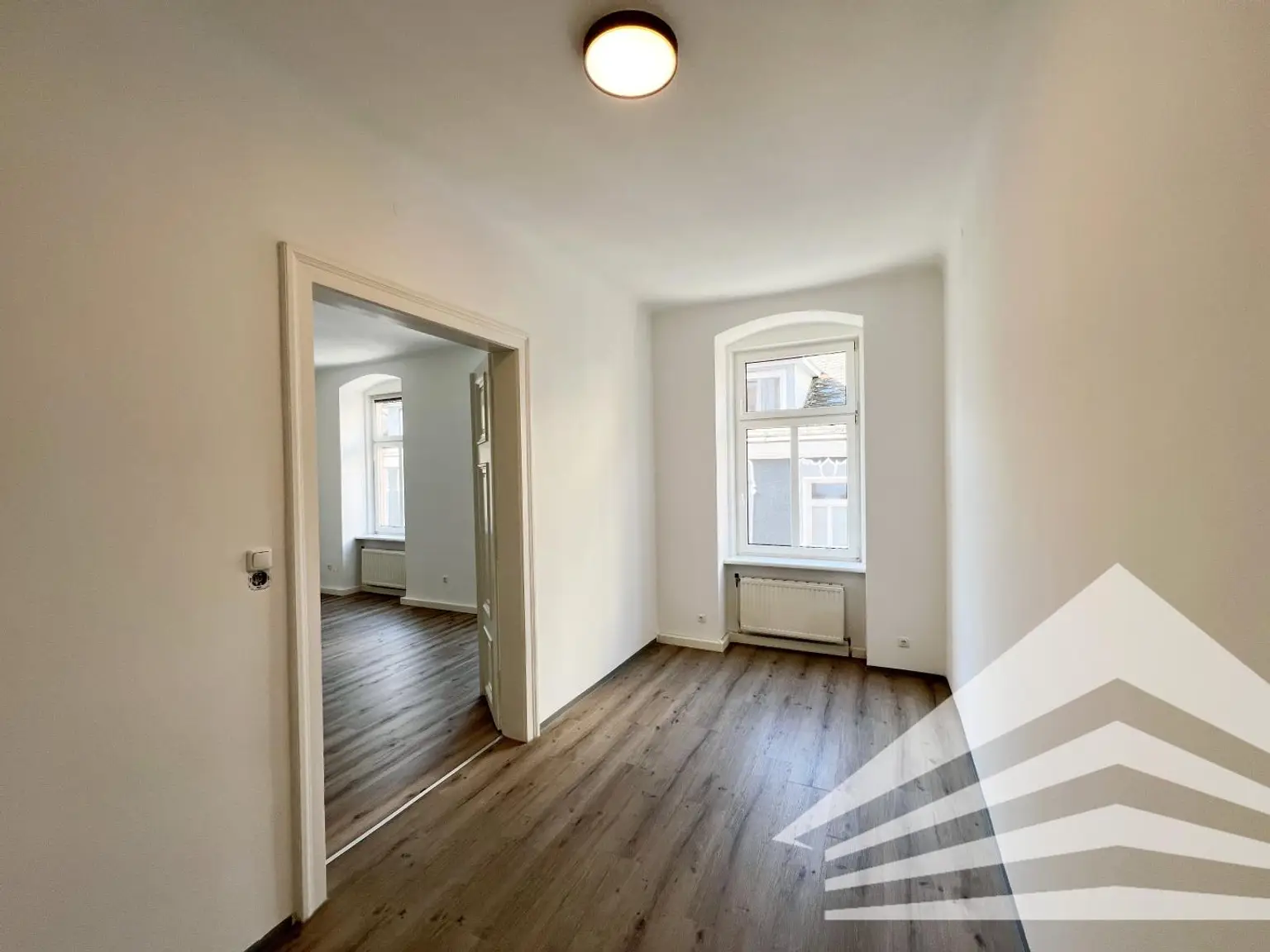 Neu saniertes Altbaubüro in der Marienstrasse!