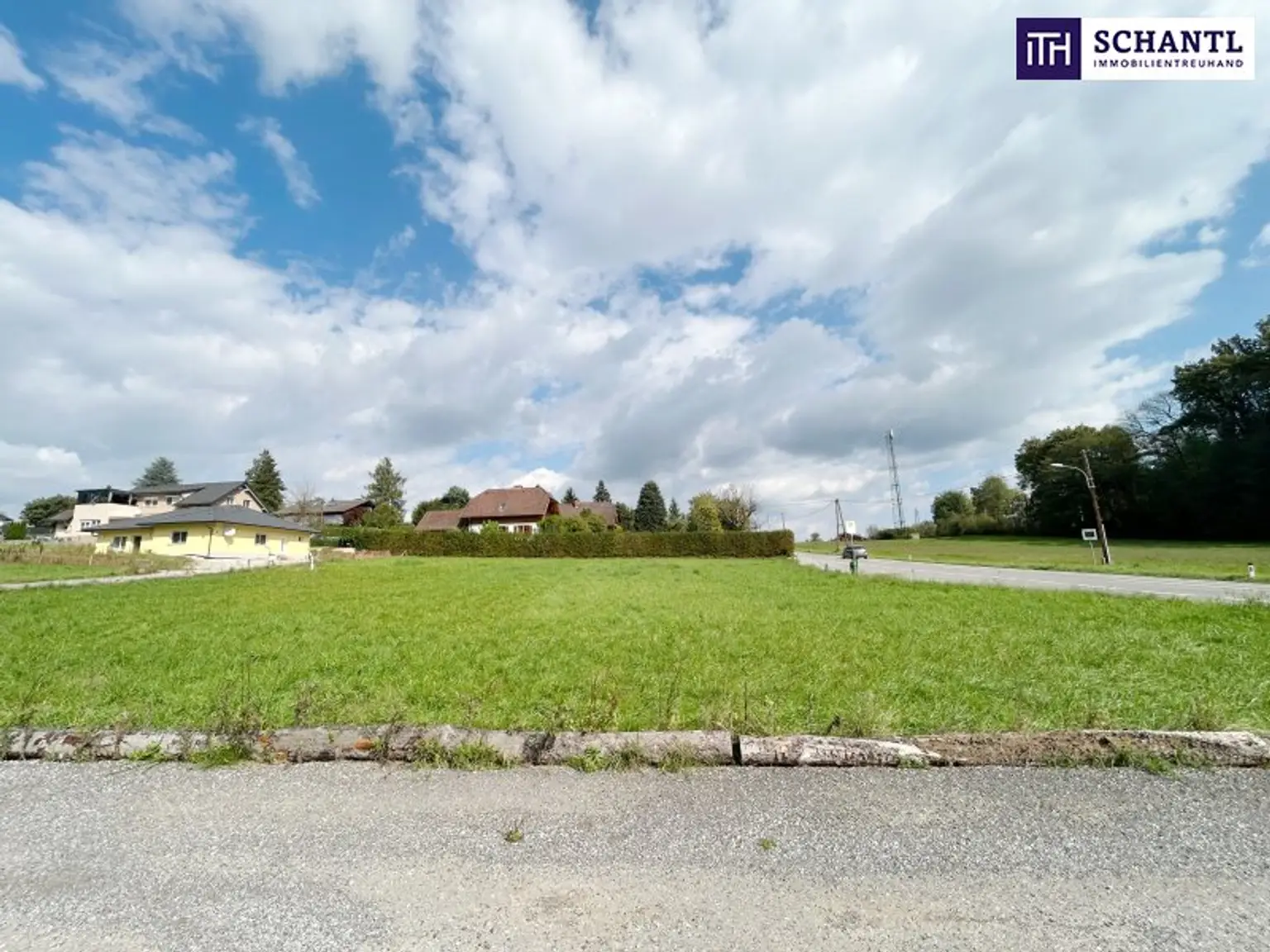 FABELHAFTES Grundstück! VOLLERSCHLOSSENES und FLACHES BAUGRUNDSTÜCK! TOP Anbindung! IDYLLISCHE Umgebung!