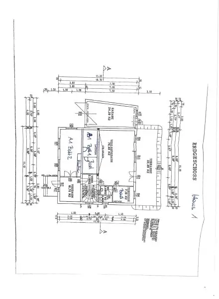 Kapitalanlage mit Potential – 2 Häuser auf Eckgrundstück mit rund 938 m² Grundstücksfläche!