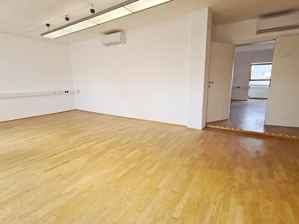 ZIEGLERGASSE bei FUZO Mariahilfer Straße, 141 m2 Bürofäche, 3 Zimmer, Serverraum, Küche, Klimaanlagen, Dachgeschoß