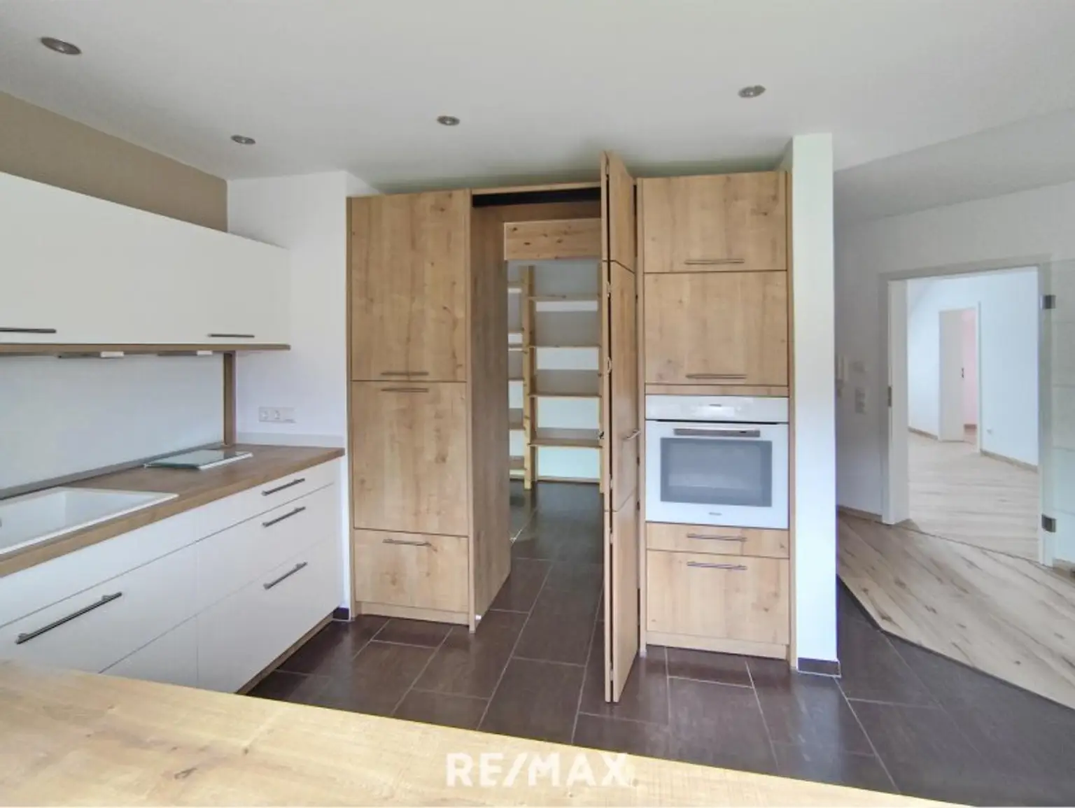 Speisekammer angrenzend Küche