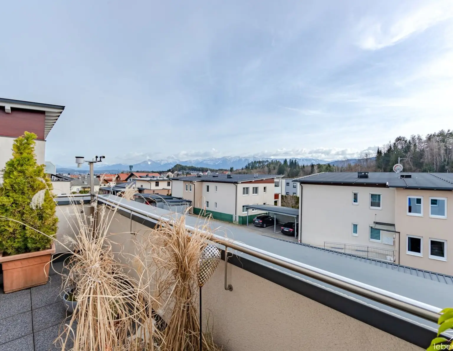 Großzügige Dachgeschoßwohnung mit 5 Zimmern, traumhafte Dachterrasse und Loggia.