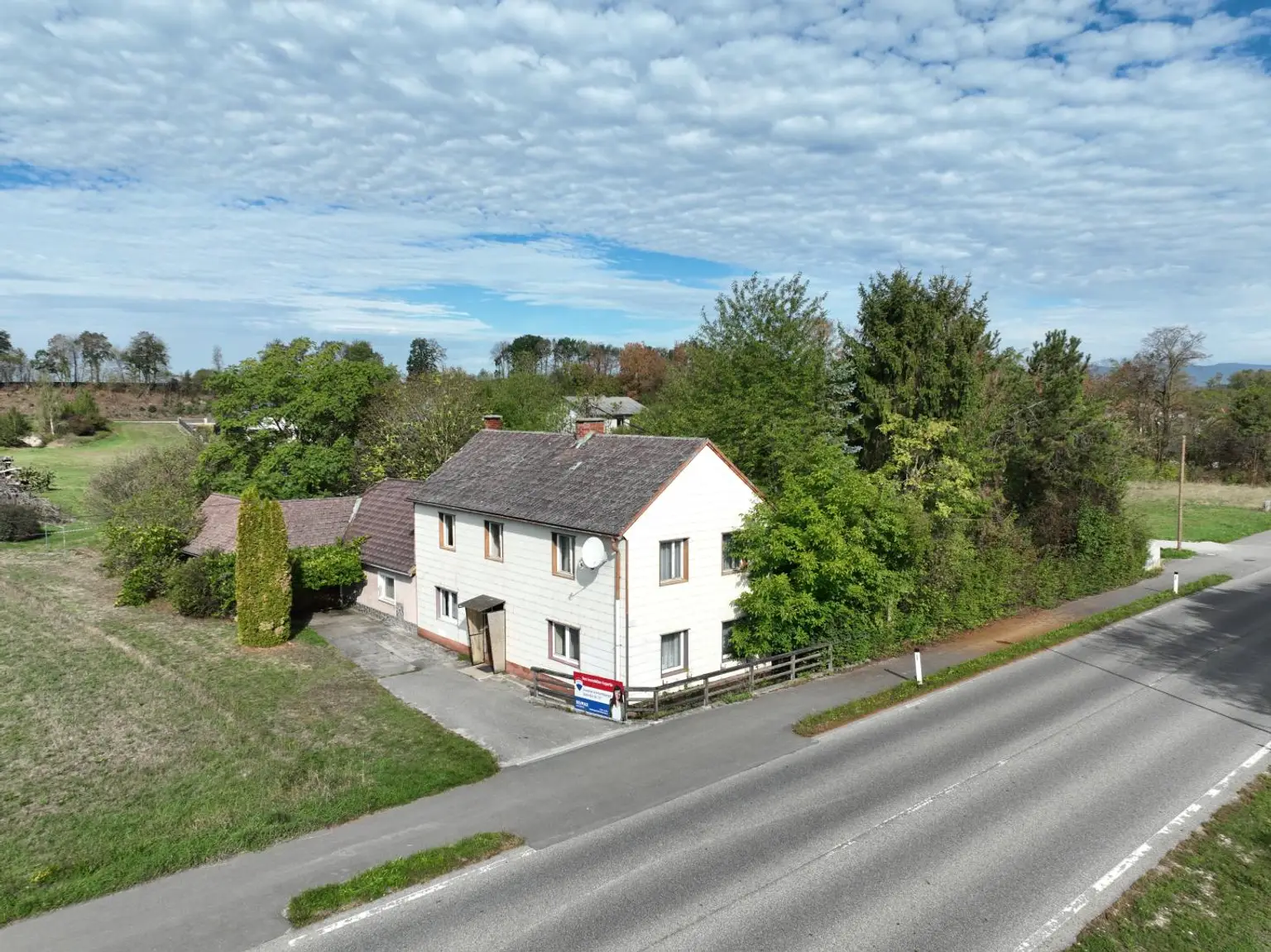 Haus auf großem Baugrund