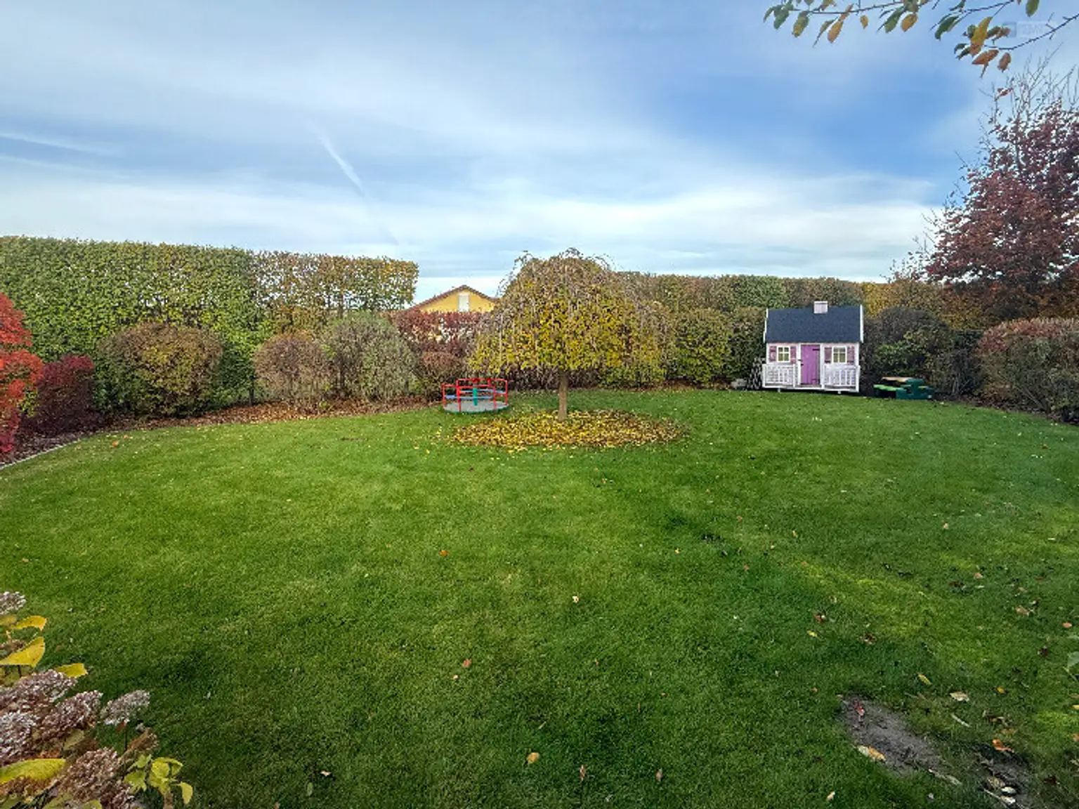 GARTENPARADIES   -  9.000 M² - 
LANDHAUS IN PARKLANDSCHAFT  
NUR 30 MINUTEN VON WIEN