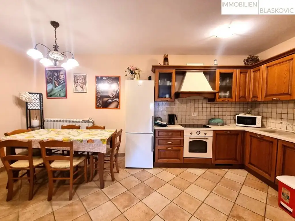 Porec Umgebung - Attraktives Steinhaus mit 2 Appartements und Pool/Wellness