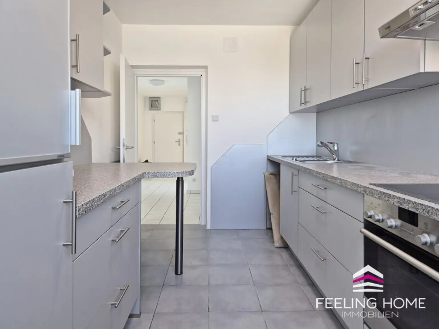 Frisch renoviert & bezugsfertig: 3-Zimmer-Perle mit Schlossnähe & Parkähnlichen Innenhof!