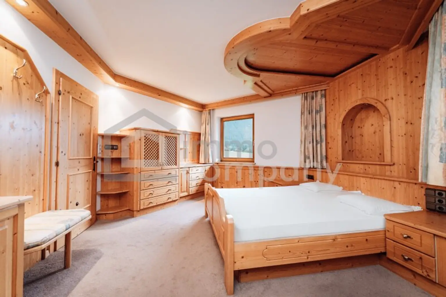WOHNEN AM SEE - Absolute Rarität in unmittelbarer Seenähe mit Bergblick - 5 Zimmer Erdgeschoßwohnung mit großzügigen Räumlichkeiten