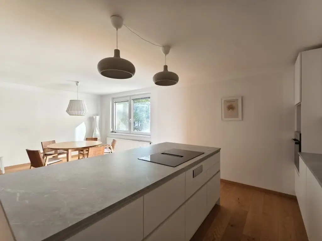 So grün kann Stadt sein! Großzügige 4-Zimmer-Wohnung mit wunderbarem Parkblick in angenehmer Ruhelage