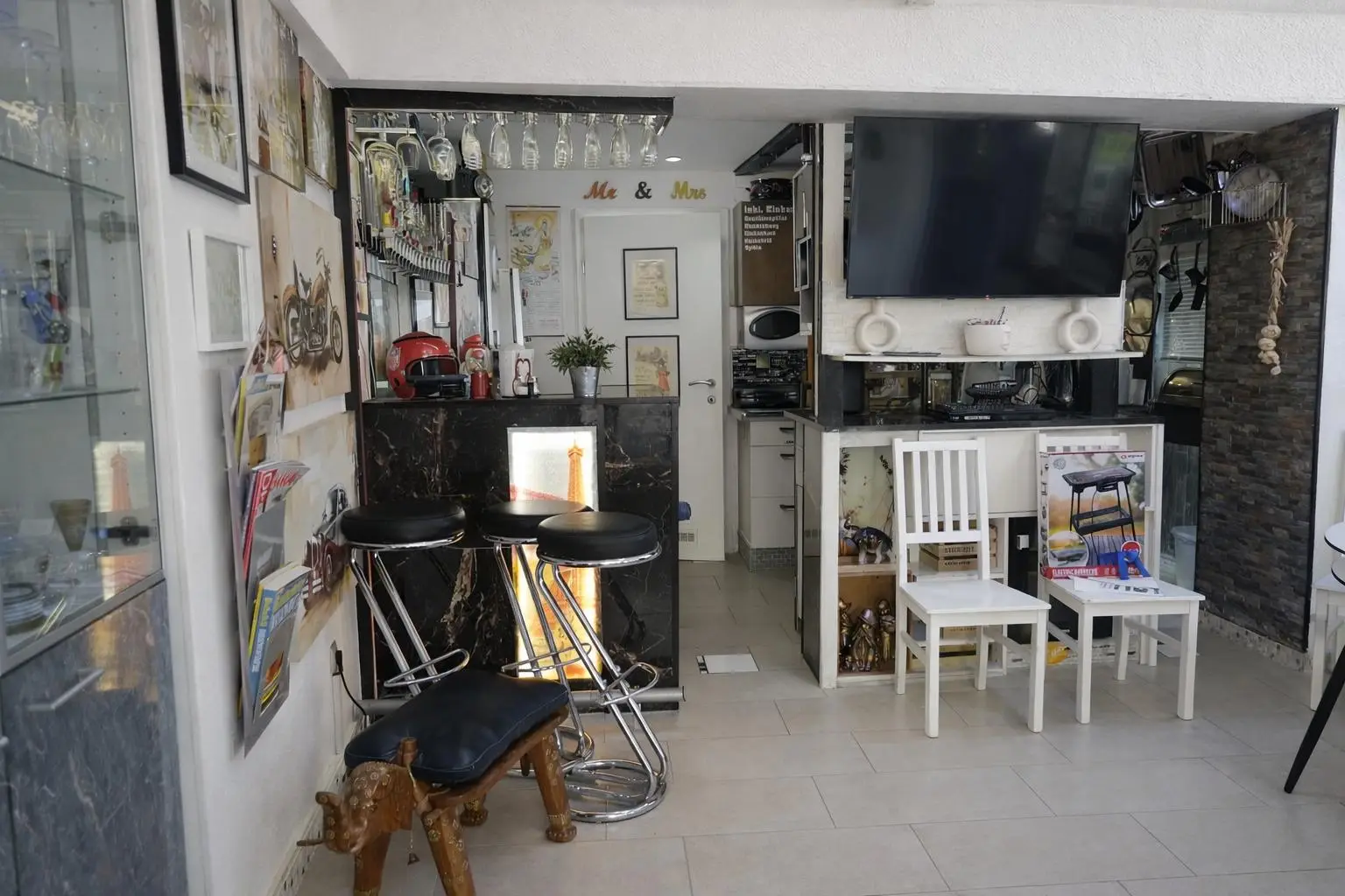 Küche mit Bar kleine Wohnung