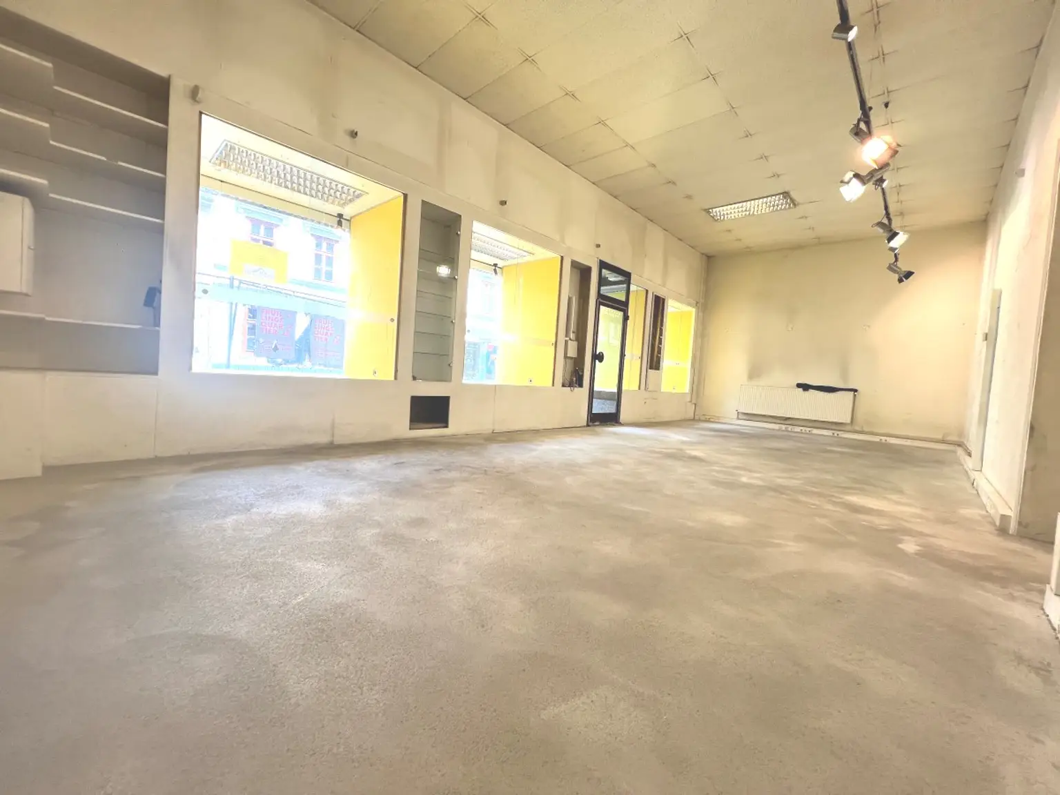 15t | LOKAL mit Auslagefront – Sichtbarkeit garantiert - 1070 WIEN | Prima Service Immobilien