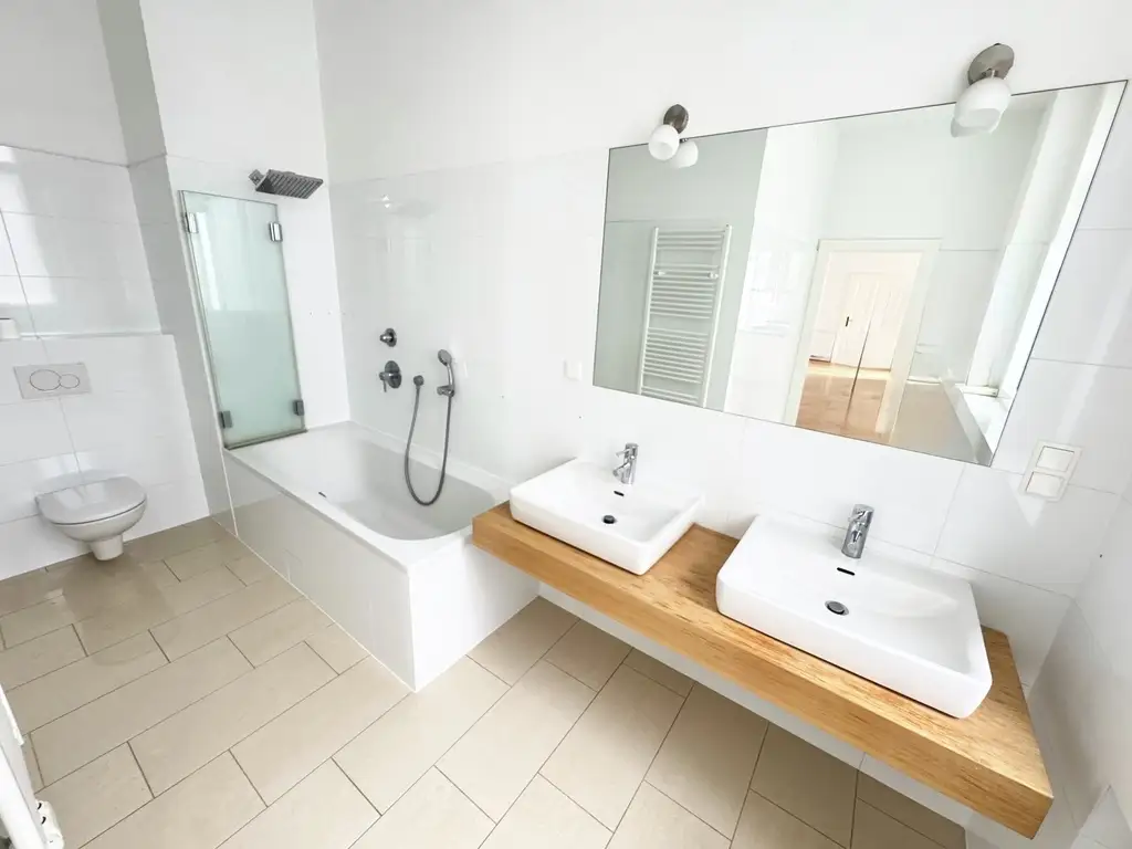 TOPLAGE | TRAUMHAFTE ALTBAUWOHNUNG MIT BALKON | HELLE 4 ZIMMER | U-BAHN-NÄHE