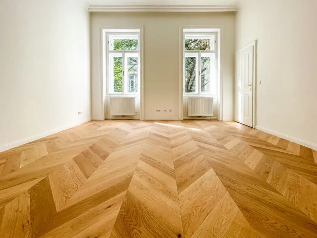 GENERALSANIERTE ALTBAUWOHNUNG: komplett hofseitige 2-Zimmerwohnung
