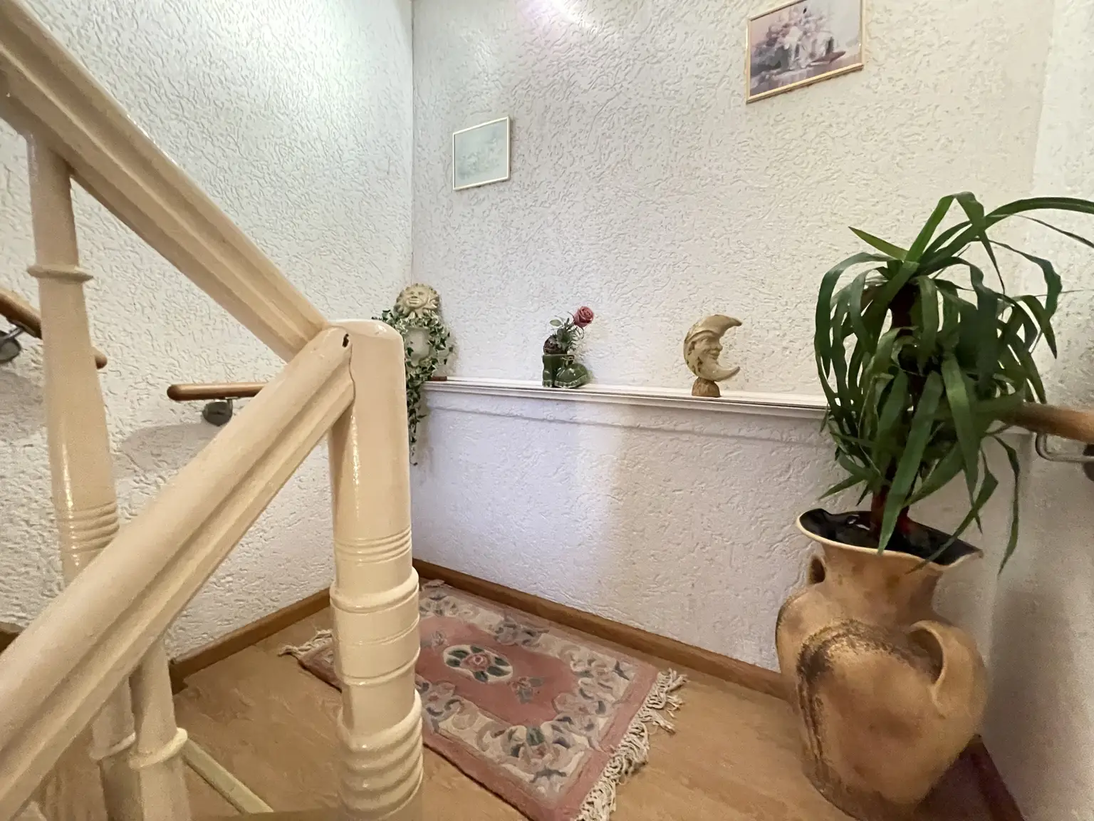 Großzügiges Einfamilienhaus
mit Einliegerwohnung in Tholey - Sotzweiler... !