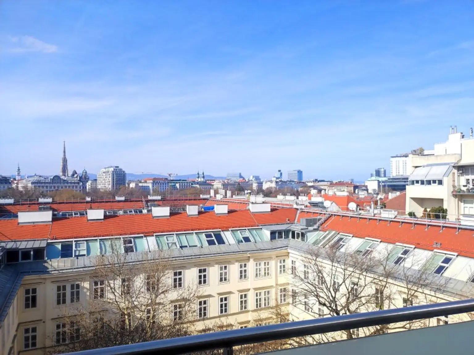 SKYLINE ROOFTOP APARTMENT : DG-Maisonette mit 2 Terrassen