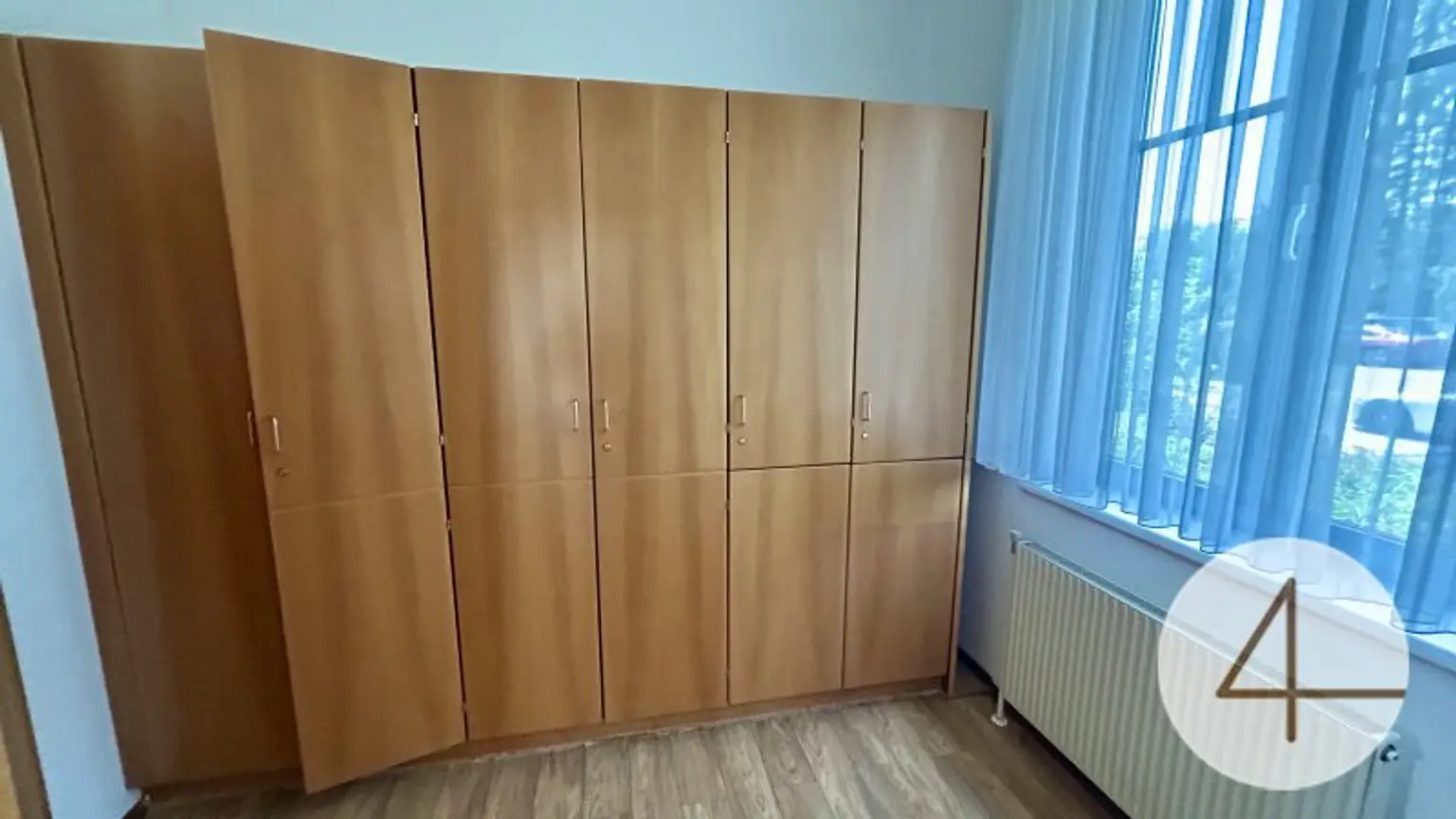 Ehemalige Raiffeisenbank in Strasshof Großzügiges Büro/Praxis – Top Angebot!