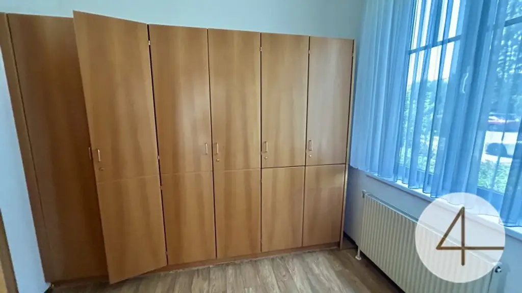 Ehemalige Raiffeisenbank in Strasshof Großzügiges Büro/Praxis – Top Angebot!