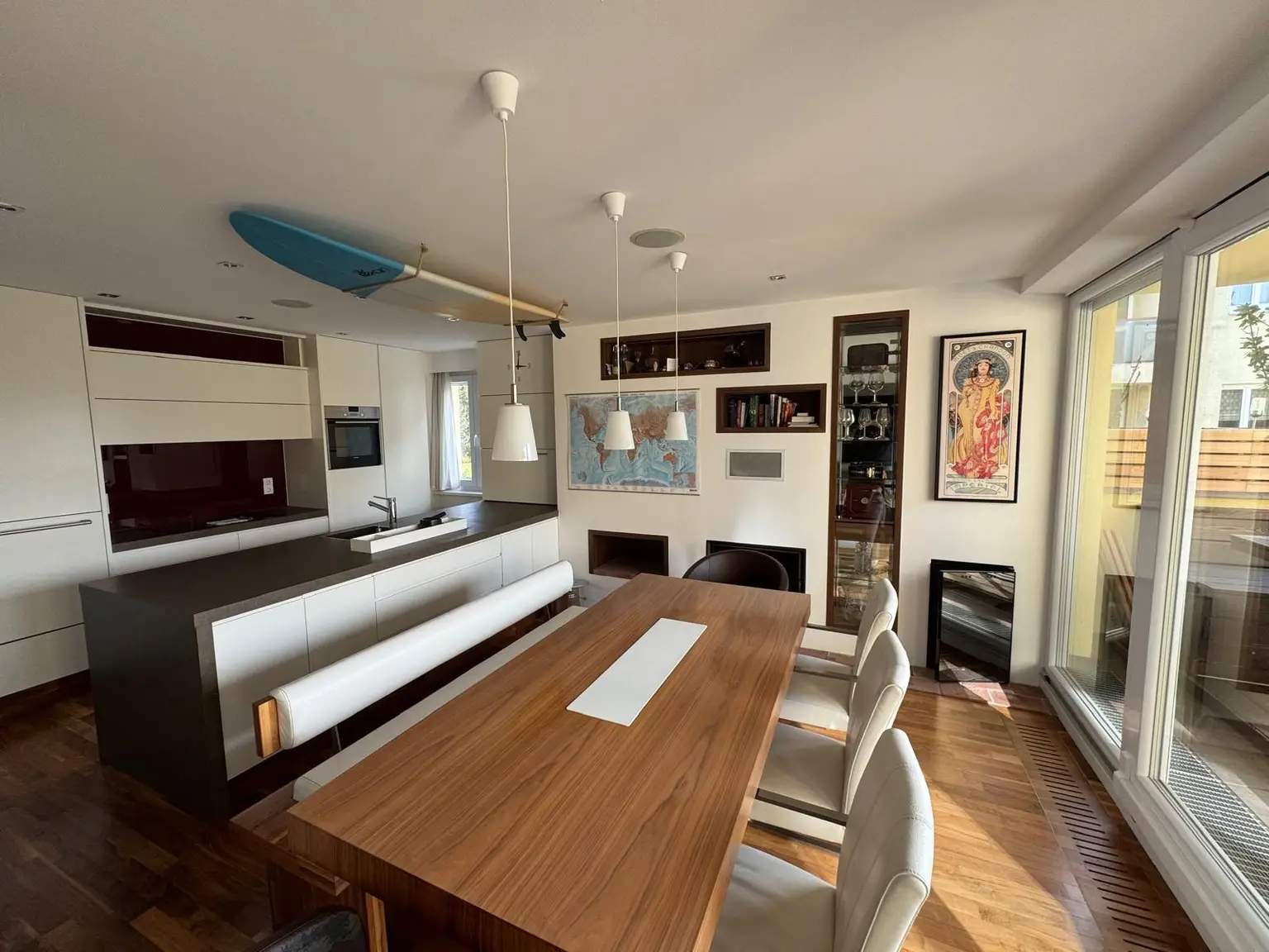 Moderne, luxuriöse  Wohlfühlwohnung mit Tiefgaragenplatz! Inklusive moderner Möblierung!