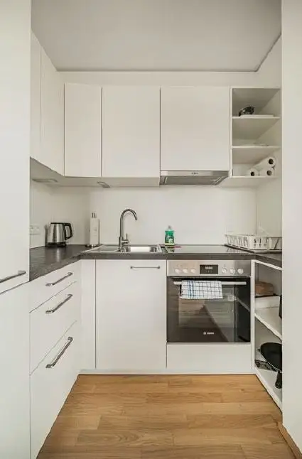 Möblierte Balkonwohnung mit 2 Zimmern  - in den TrIIIple Towers