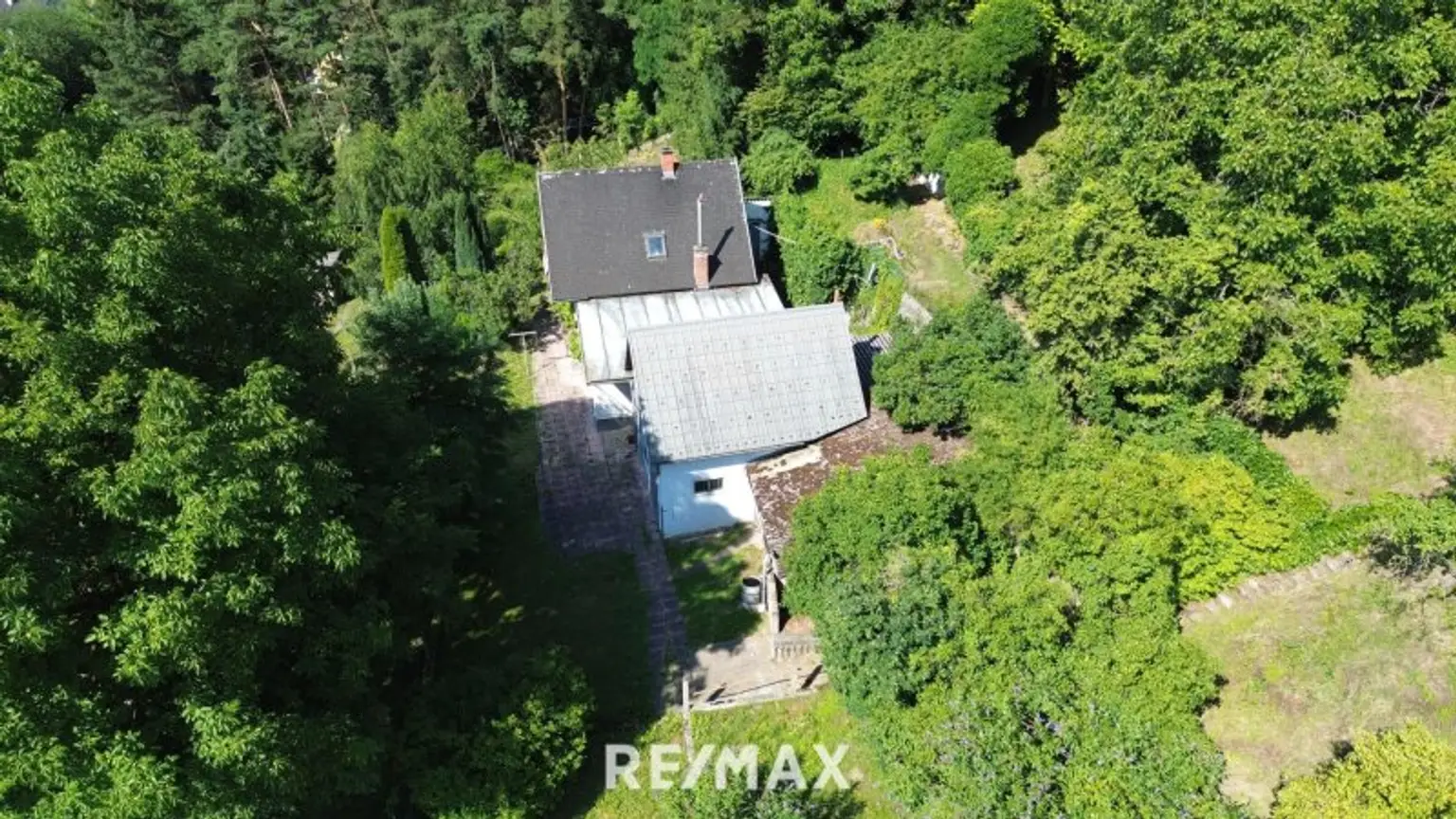 Haus in erhöhter Lage