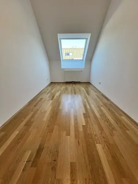 Lichtdurchflutete Maisonette-Wohnung im Dachgeschoss: 4-Zimmer mit großzügiger Terrasse