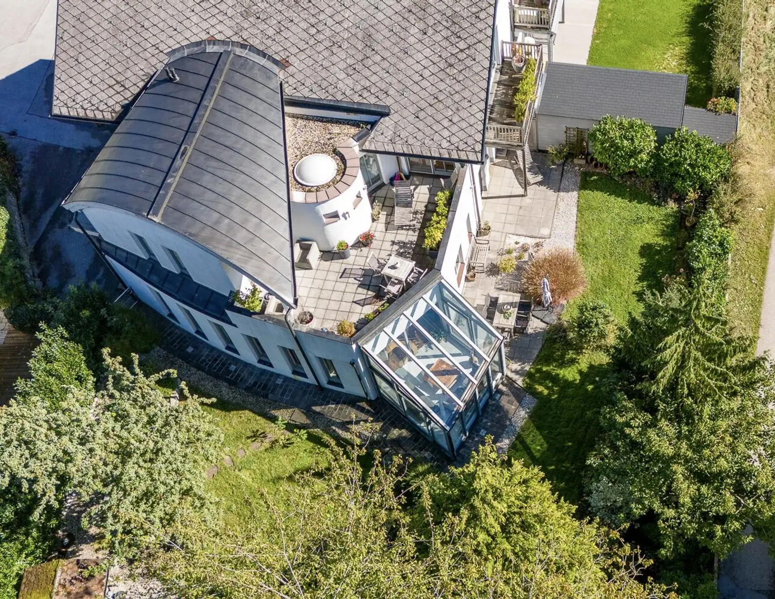 PREMIUM Wohnen am Mondsee - Seenähe - Haus im Haus - 270 m² Wohnfläche, Wintergarten, Eigengarten und Garage