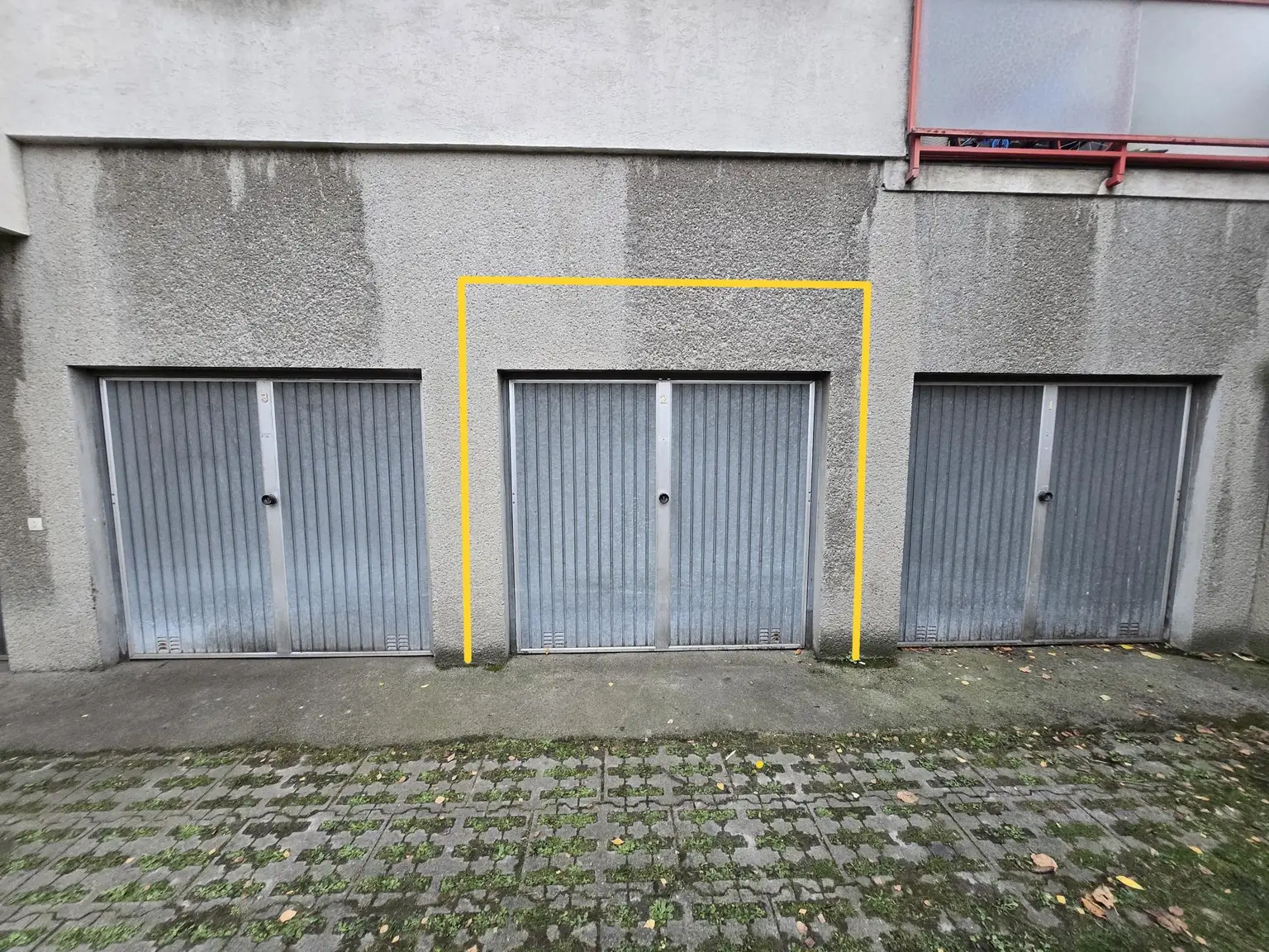 Garage mit ca. 13,5m2 und einer Raumhöhe von ca. 2,9m