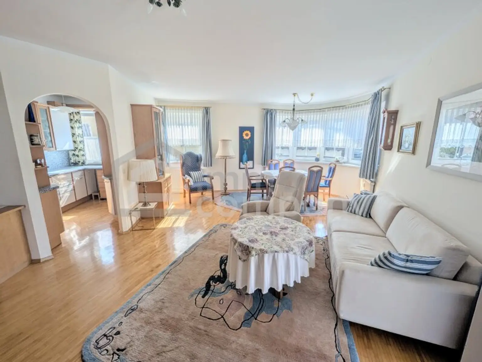 Wohnen am Mattsee: Stilvolle 4-Zimmer-Wohnung mit Balkon und Tiefgarage!