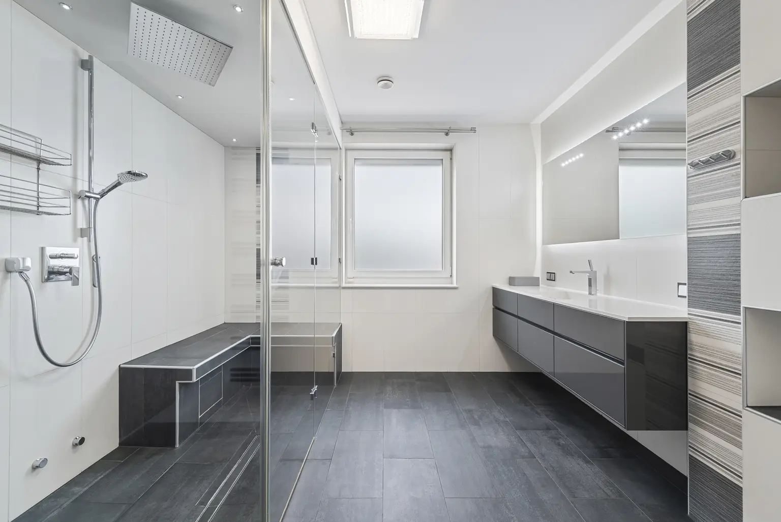 Großzügiges Maisonette-Penthouse zur Miete – mit Dachterrasse, Sauna und Whirlpool in Brunn am Gebirge