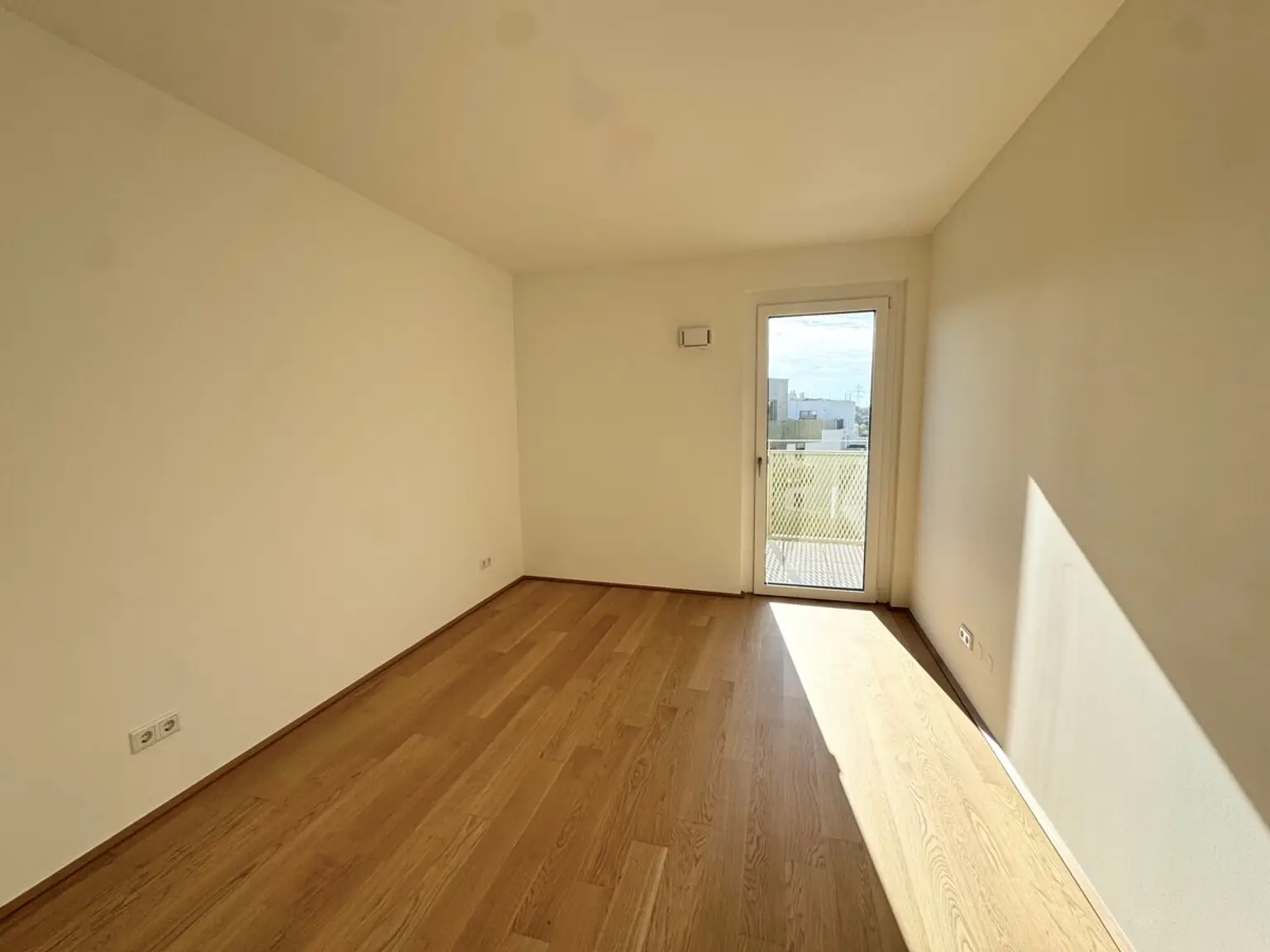 Preis jetzt sichern! Provisionsfrei und neu - 2 Zimmer Wohnung mit Balkon 4. Stock: Hirschfeld