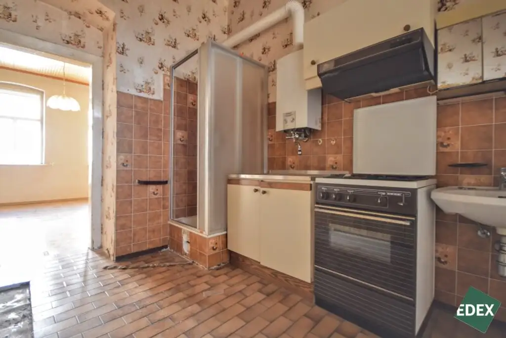 Sanierungsbedürftige 2-Zimmer-Altbau mit Potenzial