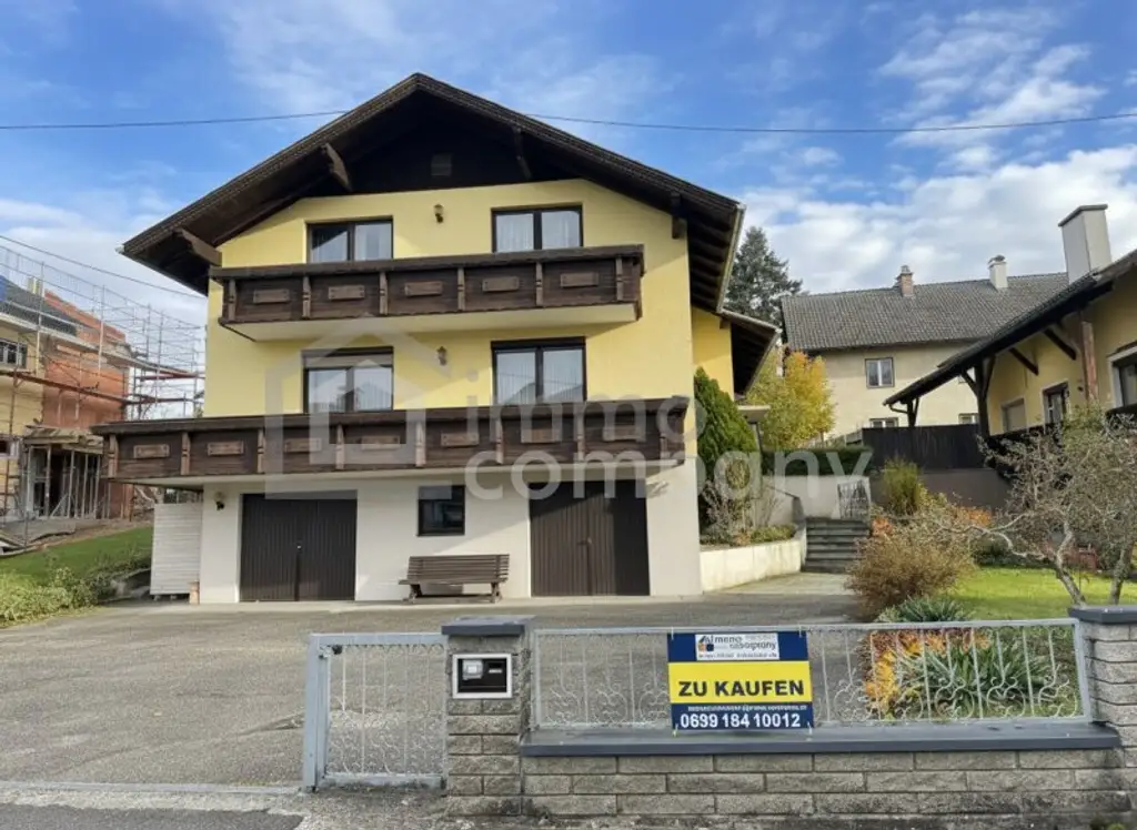 Charmantes Großzügiges Haus in Oberndorf mit 2 Wohneinheiten.