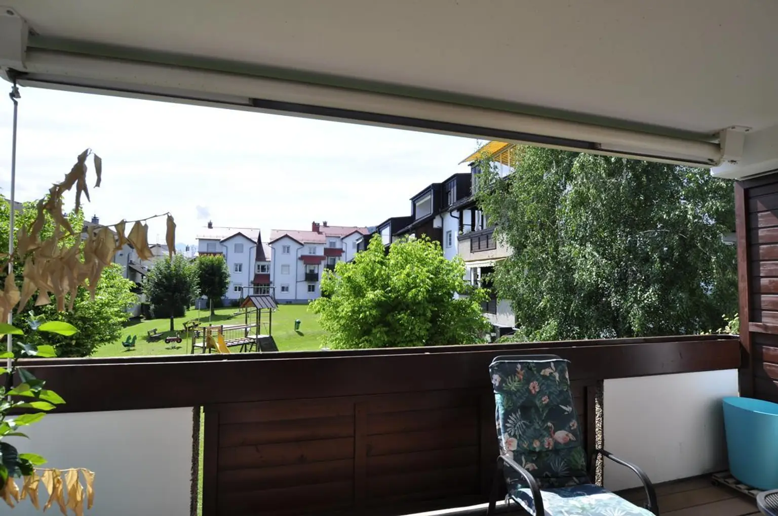 Sonnige 3-Zimmer-Wohnung im 1. Stock mit großer Loggia und Einzelgarage