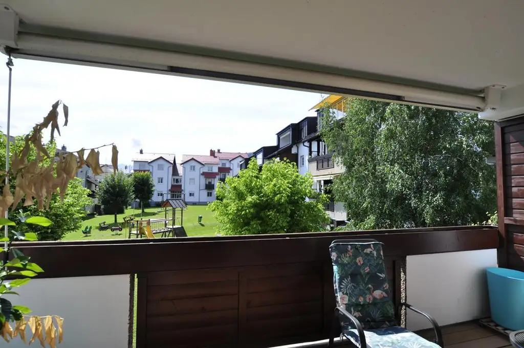 Sonnige 3-Zimmer-Wohnung im 1. Stock mit großer Loggia und Einzelgarage