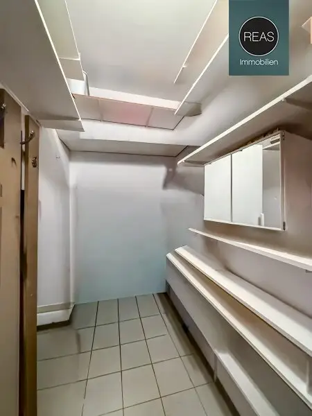 Gepflegte Wohnung mit Loggia in St. Valentin! Zentrumslage!