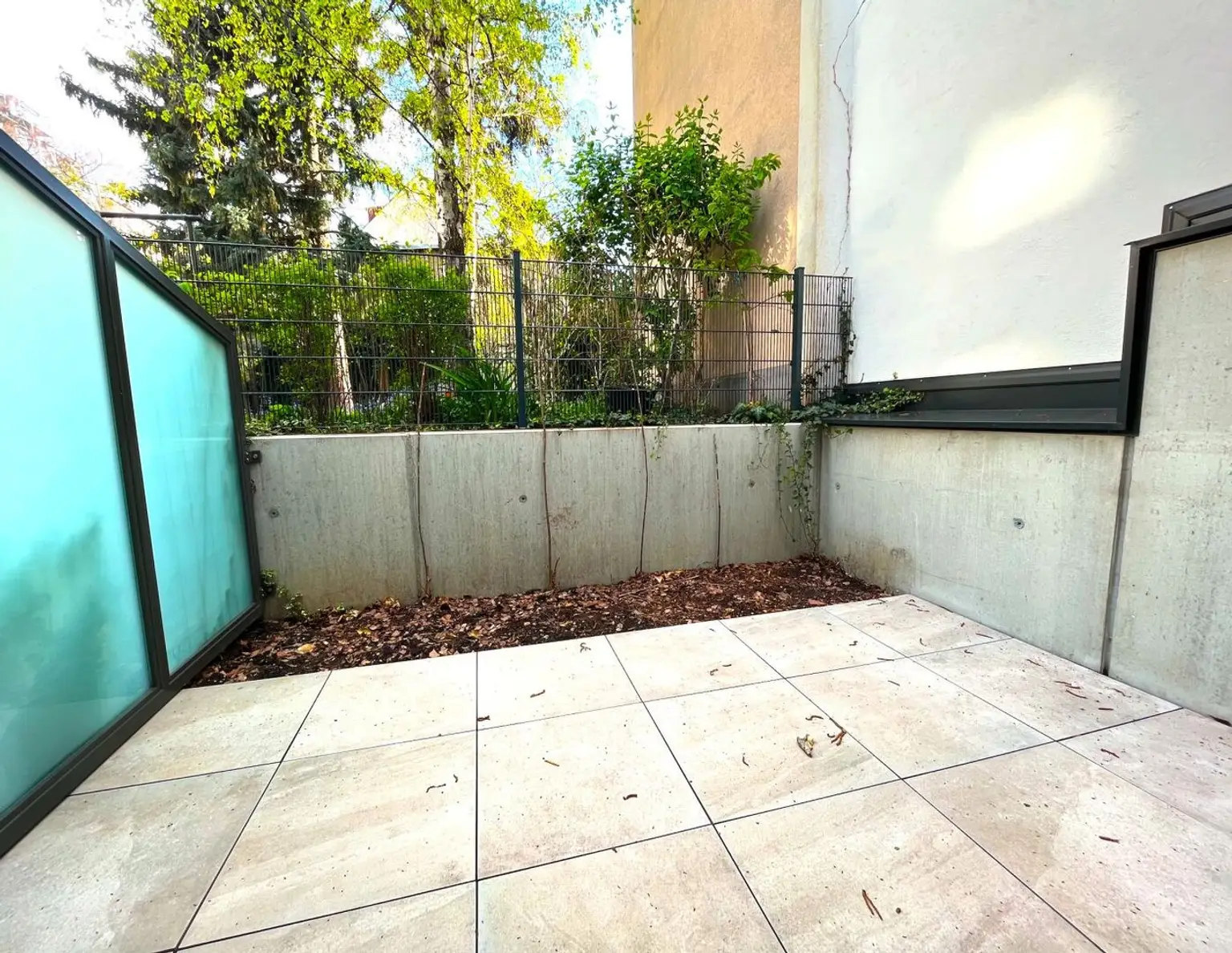 Büro/Praxis/Atelier mit großzügiger Raumhöhe und südseitger Gartenterrasse in 1170 Wien