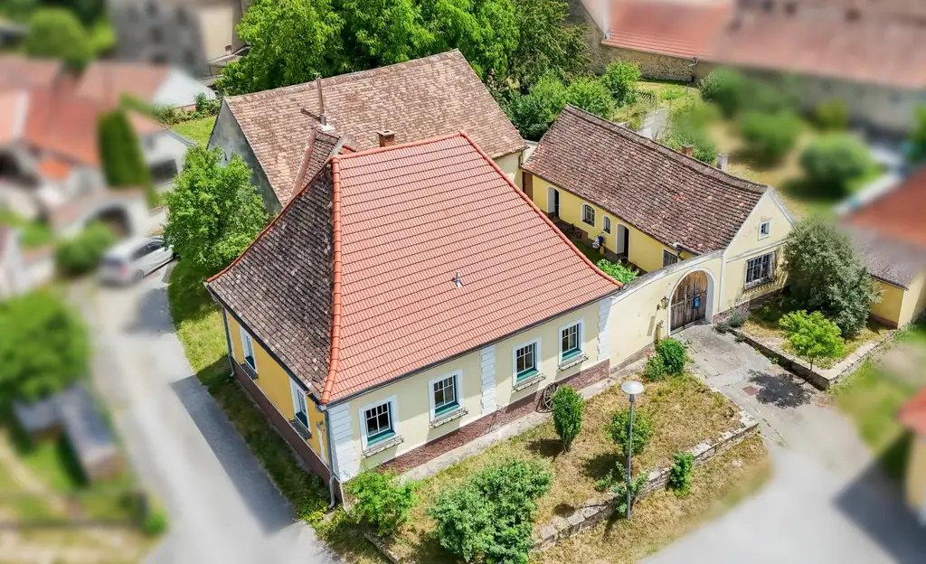 Landhaus mit Charakter - unverdorben und pur -  für Liebhaber historischer Bausubstanz!