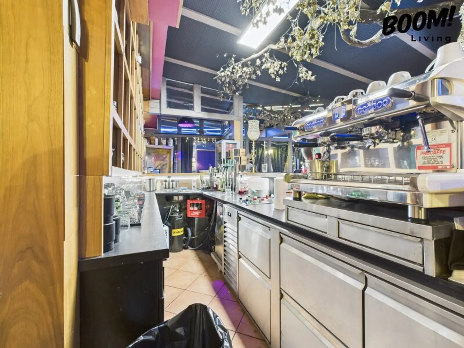 Attraktives Geschäftslokal in 1110 Wien: 1337m², Garten & Kleinhaus für 4.100€/Monat!
