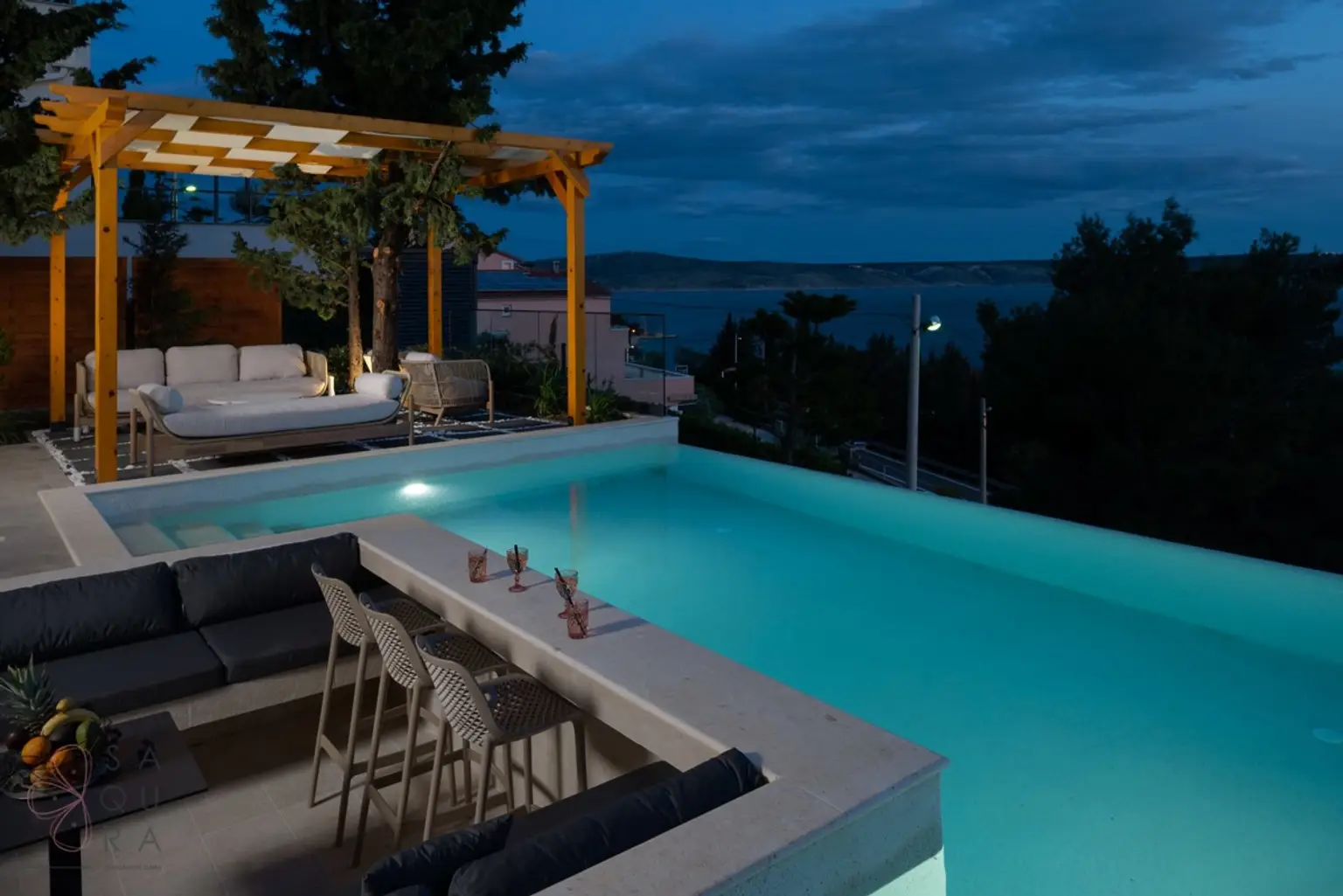 Exklusivität direkt am Meer – Moderne Luxusvilla bei Zadar mit 6 Suiten & Investmentpotenzial