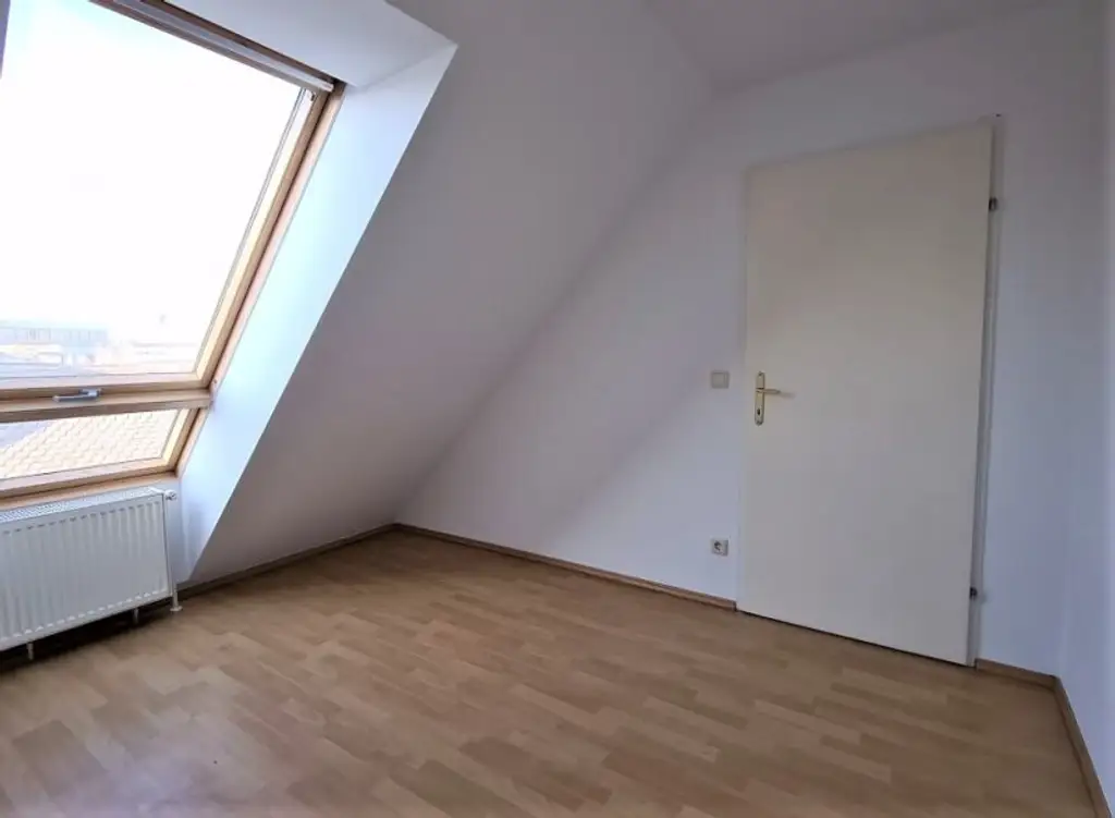 TERRASSENHIT, DACHGESCHOSS, 81 m2 Maisonette mit 12 m2 Terrasse, 3 Zimmer, Küche, Galerie, Wannenbad, Augarten-Nähe