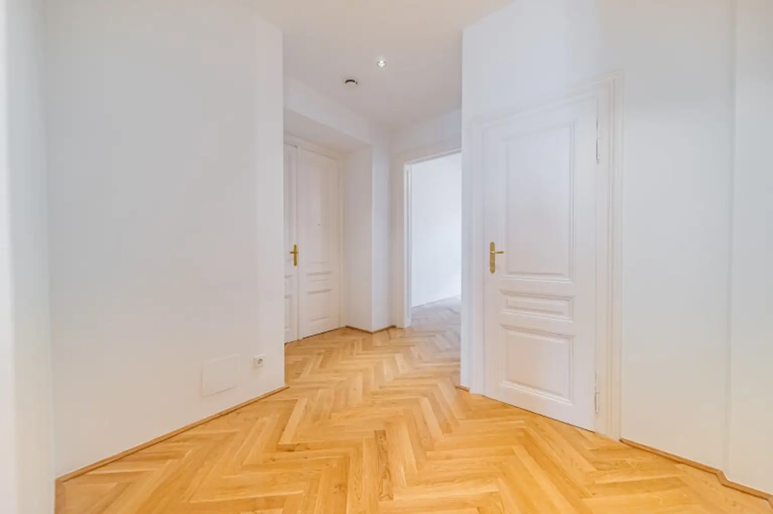 Eleganter Erstbezug: Stilvolle 2-Zimmer-Wohnung mit großzügiger Terrasse in idyllischer Ruhelage und Grünblick