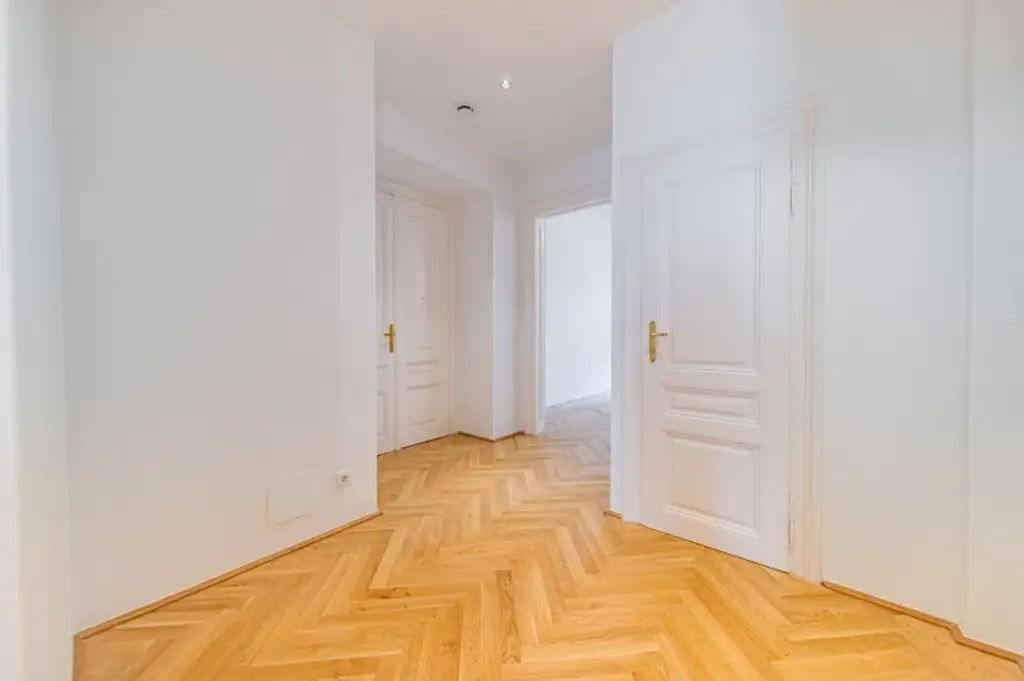 Eleganter Erstbezug: Stilvolle 2-Zimmer-Wohnung mit großzügiger Terrasse in idyllischer Ruhelage und Grünblick