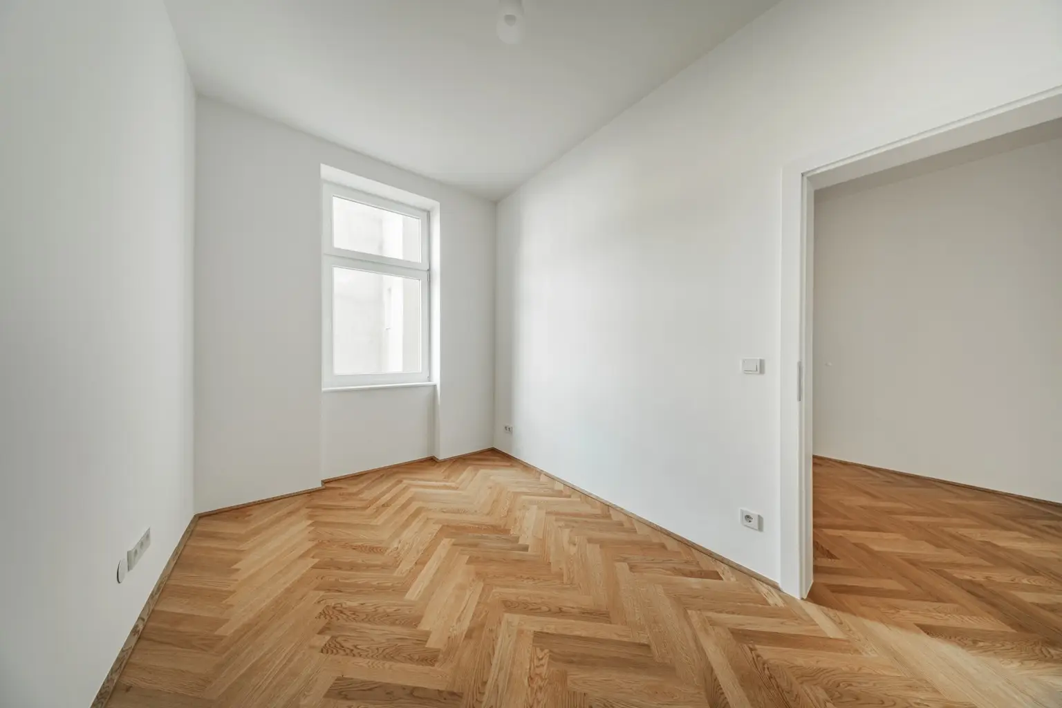 Stilvoller Erstbezug – hochwertig sanierte Altbauwohnung in ruhiger Lage!