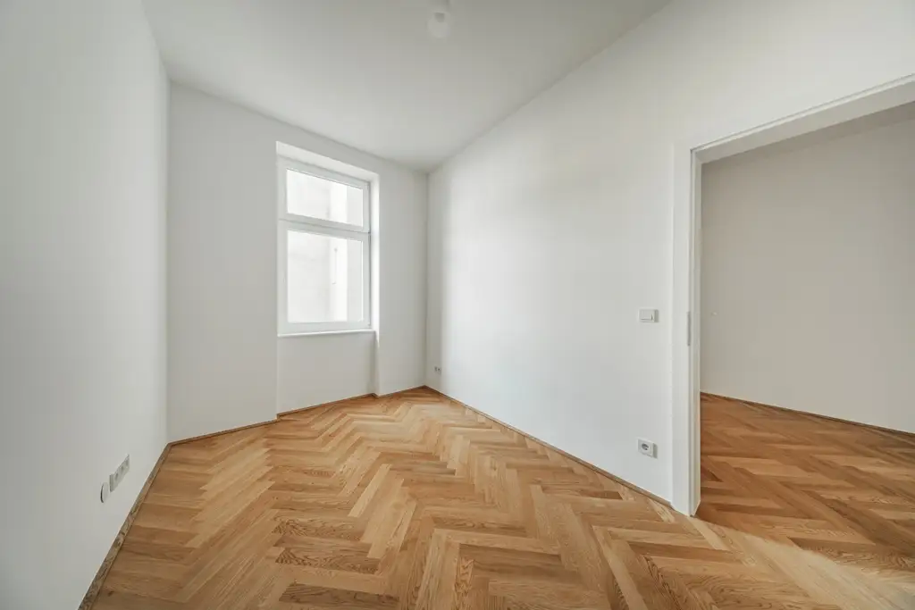 Stilvoller Erstbezug – hochwertig sanierte Altbauwohnung in ruhiger Lage!